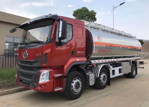 東風(fēng)柳汽小三軸鋁合金油罐車圖片 東風(fēng)柳汽小三軸鋁合金油罐車圖片