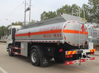 國(guó)六東風(fēng)天錦10噸油罐車圖片 國(guó)六東風(fēng)天錦10噸油罐車圖片