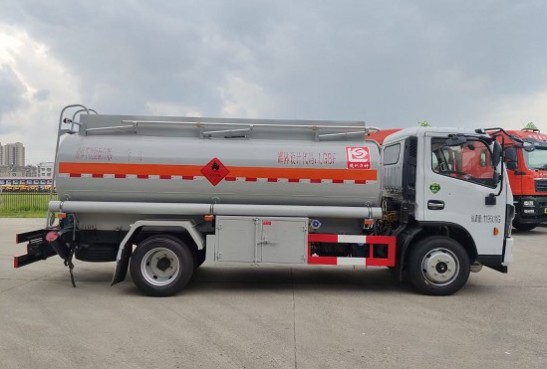 �����|�L(f��ng)������8������܇/�\(y��n)��܇�DƬ