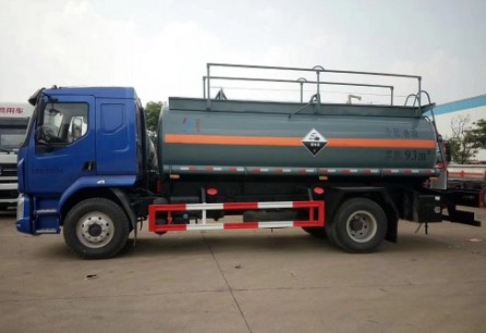 東風(fēng)柳汽單橋DLQ5180GFWLZ5型腐蝕性物品罐式運(yùn)輸車 東風(fēng)柳汽單橋DLQ5180GFWLZ5型腐蝕性物品罐式運(yùn)輸車