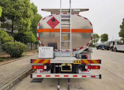 解放JK6前四后六26.6方鋁合金油罐車(chē) 解放JK6前四后六26.6方鋁合金油罐車(chē)