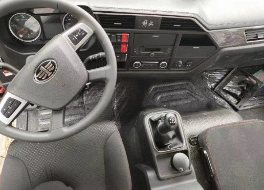 解放JK6前四后六26.6方鋁合金油罐車(chē) 解放JK6前四后六26.6方鋁合金油罐車(chē)