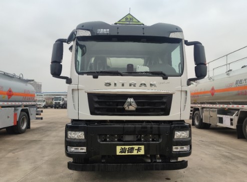 重汽汕德卡后雙橋/后八輪油罐車_楚勝牌CSC5268GYYLZK6型鋁合金運油車 重汽汕德卡后雙橋/后八輪油罐車_楚勝牌CSC5268GYYLZK6型鋁合金運油車